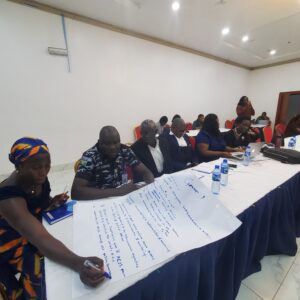 A participant writing out her expectations 