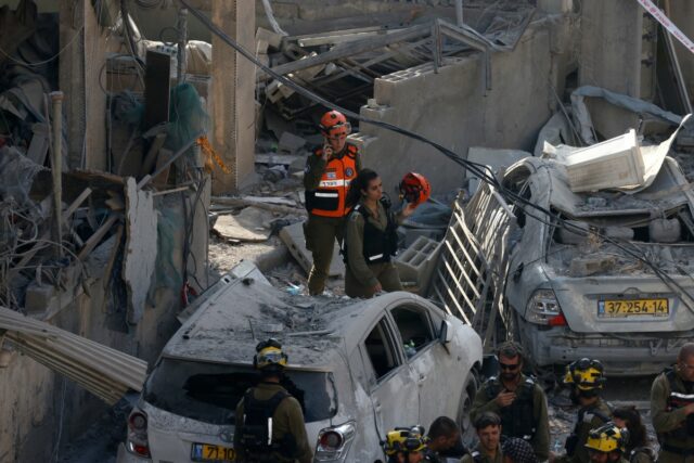 Israeli Emergency Service Confirms 5 Dead, Dozens Hurt in Iranian Missile Strikes