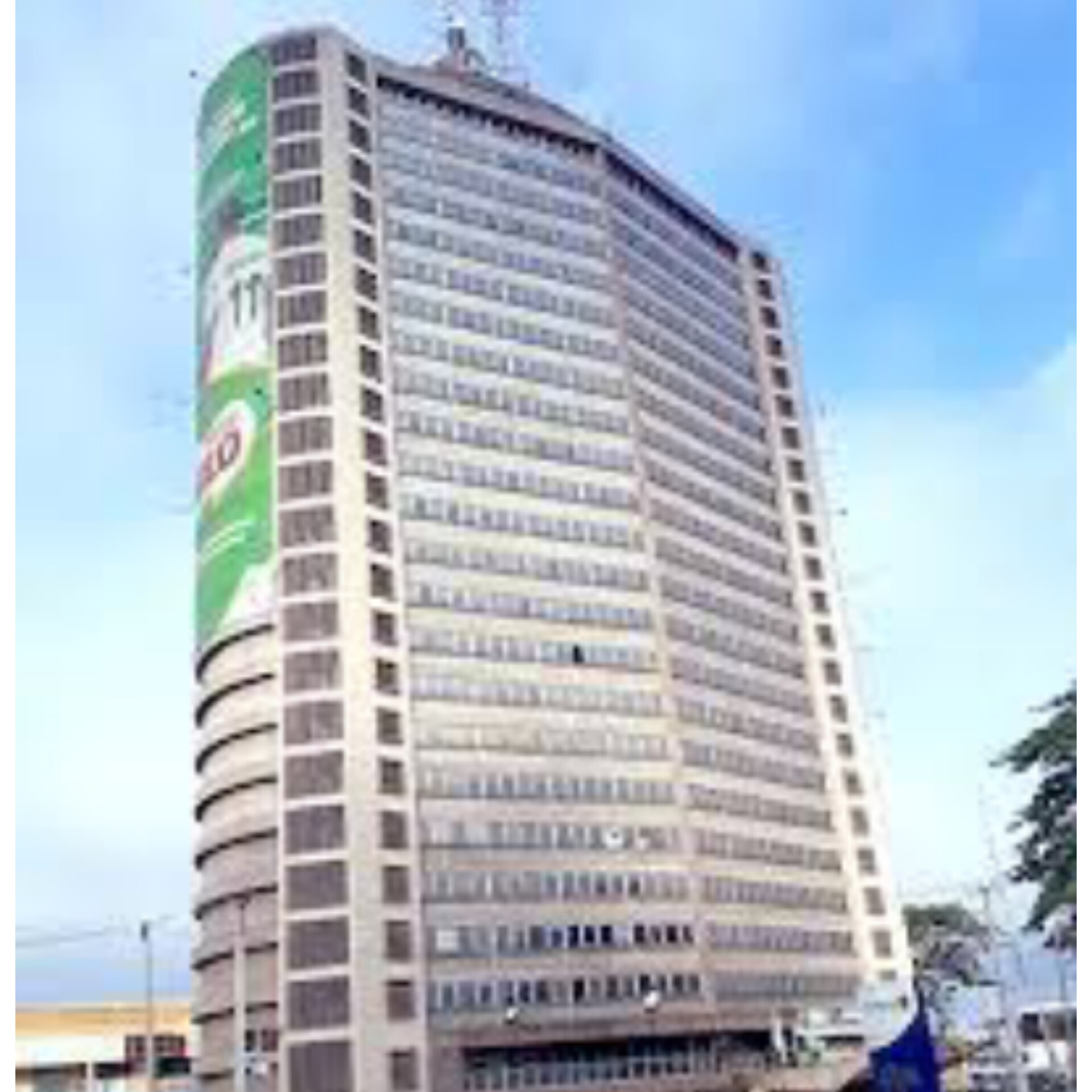 Panic in Ibadan as Man Falls from 26-Storey Cocoa House Building