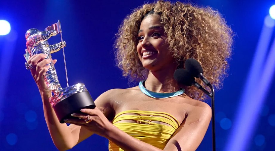 South African music sensation Tyla has clinched the award for Best Afrobeats at the 2025 MTV Video Music Awards (VMAs), held on Sunday at the UBS Arena in Elmont, New York.